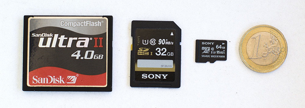 Dos Fotos De Una Cámara Y Una Cámara Con Las Palabras Compañía En La Parte Inferior | Vector