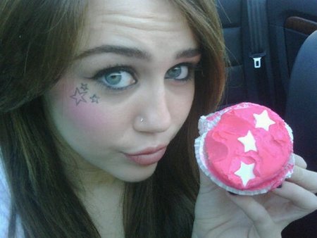 Como Miley Cyrus se nos case a mí me da algo...