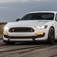 Así es la diferencia de poder de un Ford Mustang Shelby GT350R stock contra uno preparado por Hennessey