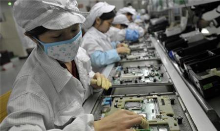 Foxconn plantea futuros recortes en una plantilla que cada vez cobra más