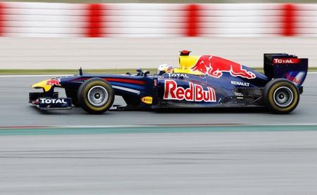 Sebastian Vettel voló en Barcelona con el depósito lleno