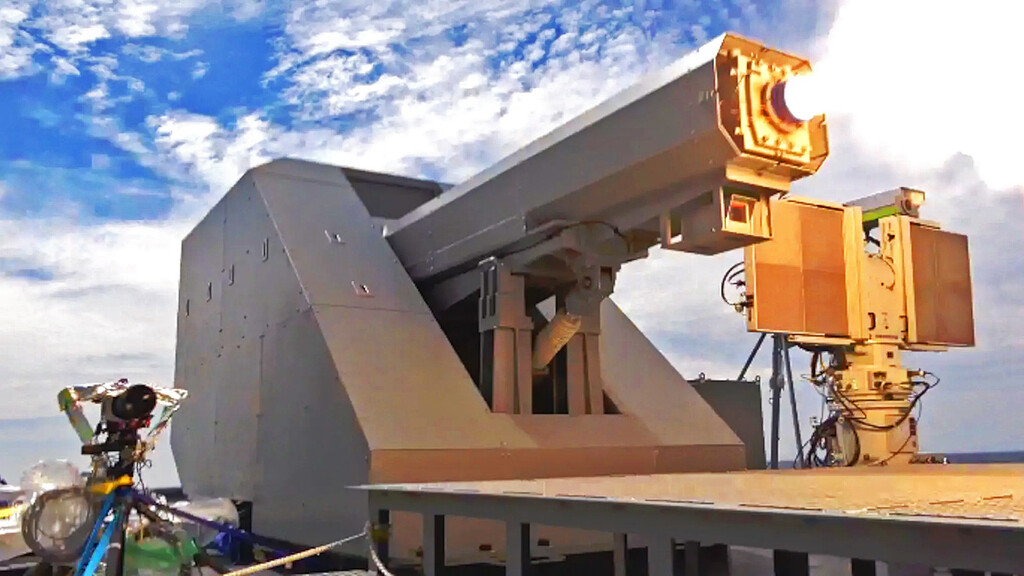 Llevamos años hablando de los cañones de riel sin ver su daño real. Japón acaba de mostrar una imagen que lo dice todo 