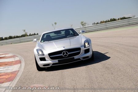 Mercedes-Benz SLS AMG