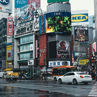Ni ZBE ni peaje urbano, Tokio limitó el tráfico con un sencillo truco: si no tienes garaje, no puedes tener coche