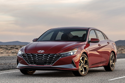 El Hyundai Elantra 2021 estrena generación, con opción híbrida y diseño difícil de ignorar