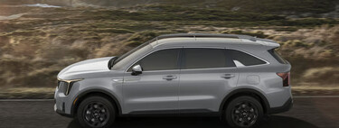 Amplia camioneta con tres filas de asientos y mucho equipamiento. Tiene 7 años de garantía y lleva motor turbo 