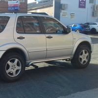 Este Mercedes-Benz ML con 6 ruedas y 225 mil km recorrridos puede ser tuyo por 500 mil pesos