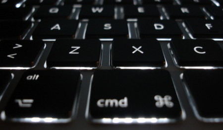 Apple patenta un teclado de MacBook con pantallas, sensores y retroalimentación táctil