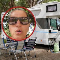 Sandra, nómada digital de 57 años, vive en su autocaravana: "Por 297 euros al mes tengo piscina y jardinero todo el año"