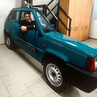 Un italiano entró en el Libro de los Récords Guinness al convertir un Fiat Panda en el coche más angosto del mundo 