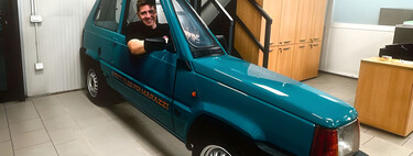 Un italiano entró en el Libro de los Récords Guinness al convertir un Fiat Panda en el coche más angosto del mundo 