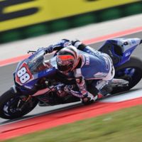 Kev Coghlan se fractura varias vértebras en la segunda carrera del IDM en Schleiz 