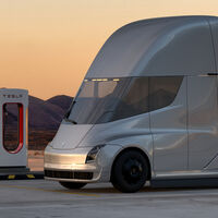 Otro desafío para los vehículos eléctricos: si se incendian, apagarlos requiere muchísima agua. Un Tesla Semi requirió de 180,000 litros y 15 horas