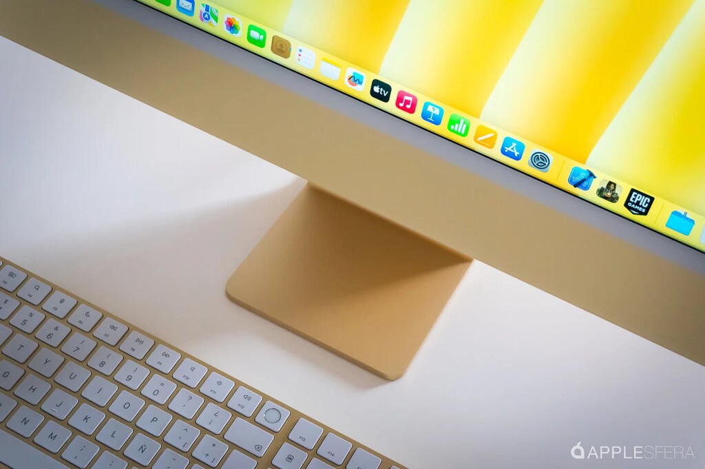 La 'barbilla' del nuevo iMac dividió a los fans. Una filtración apunta a que Apple dudó y estuvo cerca de incluir su icónico logo La 'barbilla' del nuevo iMac dividió a los fans. Una filtración apunta a que Apple dudó y estuvo cerca de incluir su icónico logo