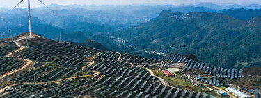 China supera os 1.200 GW em turbinas e painéis solares. O problema é que desperdiça grande parte 