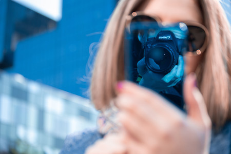 Tres razones por las que las cámaras réflex y sin espejo son mejores que los smartphones (y siempre lo serán)