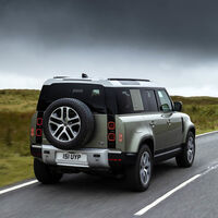 Land Rover Defender P400e: el mítico todoterreno es ahora un híbrido enchufable con 404 CV y etiqueta CERO desde 74.200 euros