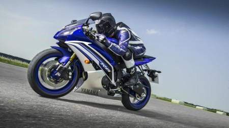 2016 Yamaha Yzf R6 Eu Race Blu Action 005