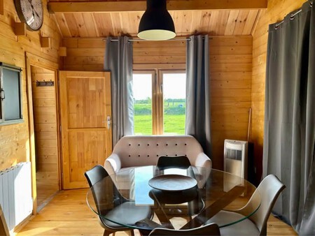 Conozca El Encanto Rustico De Les Chalets Du Parc De Laura Inaugurado Esta Primavera Esta E 4