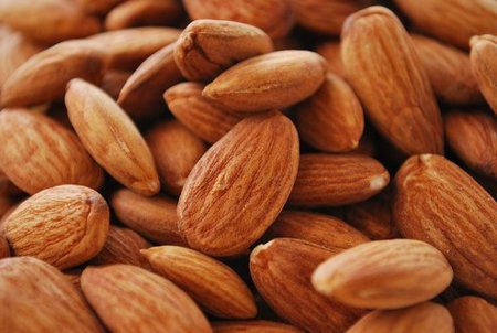 Análisis nutricional de una porción de almendras