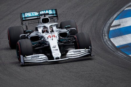 Lewis Hamilton aprovecha otro ridículo de Ferrari para llevarse la pole position en Hockenheim