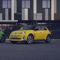 El coche eléctrico más vendido de abril es el Renault 5, y encabeza un repunte en las ventas de eléctricos en España 