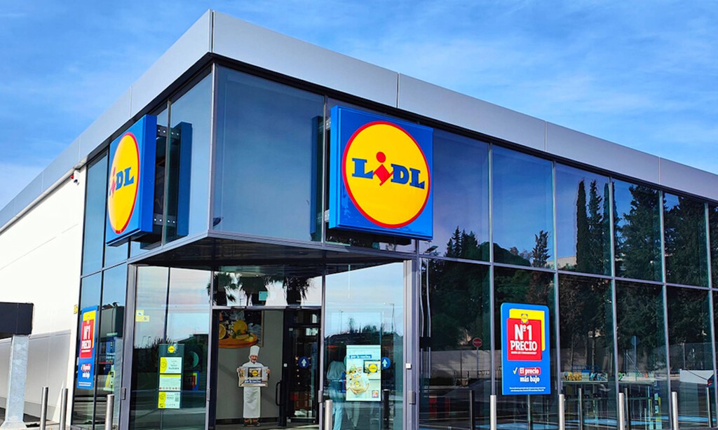 Tiembla IKEA: Lidl tiene la lámpara de pie que querrás para tu salón 