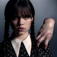 Este vídeo detrás de cámaras de Miércoles deja algo claro: la actuación de Cosa en la serie de Netflix merece un premio