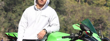 La moto está dejando de ser un símbolo juvenil: los chavales prefieren antes un patinete eléctrico o una bici 