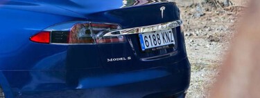 Ele comprou um Tesla Model S, e o antigo dono tornou sua vida um inferno controlando o carro remotamente; a vingança veio em grande estilo 
