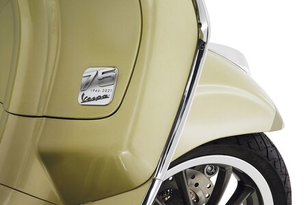 Vespa Primavera 75 Aniversario 2021 5