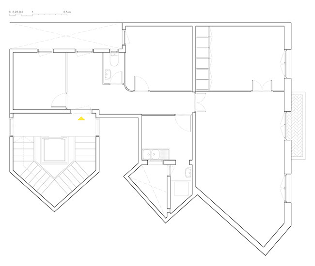 Puertas abiertas: Techos abovedados y vigas de madera en esta casa