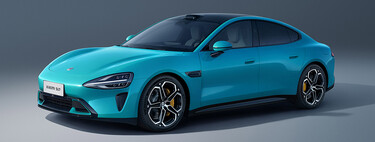 Aceleración de Porsche Taycan, 800 km de autonomía y el software de un móvil. Así es el primer coche eléctrico de Xiaomi