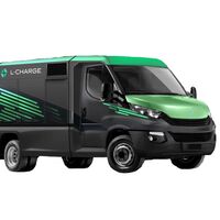 Este camión con supercargadores para coches eléctricos promete recargar 100 km de autonomía en cinco minutos 