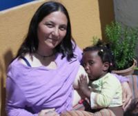 Amamantar a un bebé adoptado sí es posible