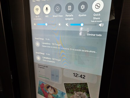 Notificación de que la lavadora ha terminado mostrada en el frigorífico | Imagen: Xataka