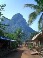 China y Tailandia unidas por ruta asfaltada a través de Laos