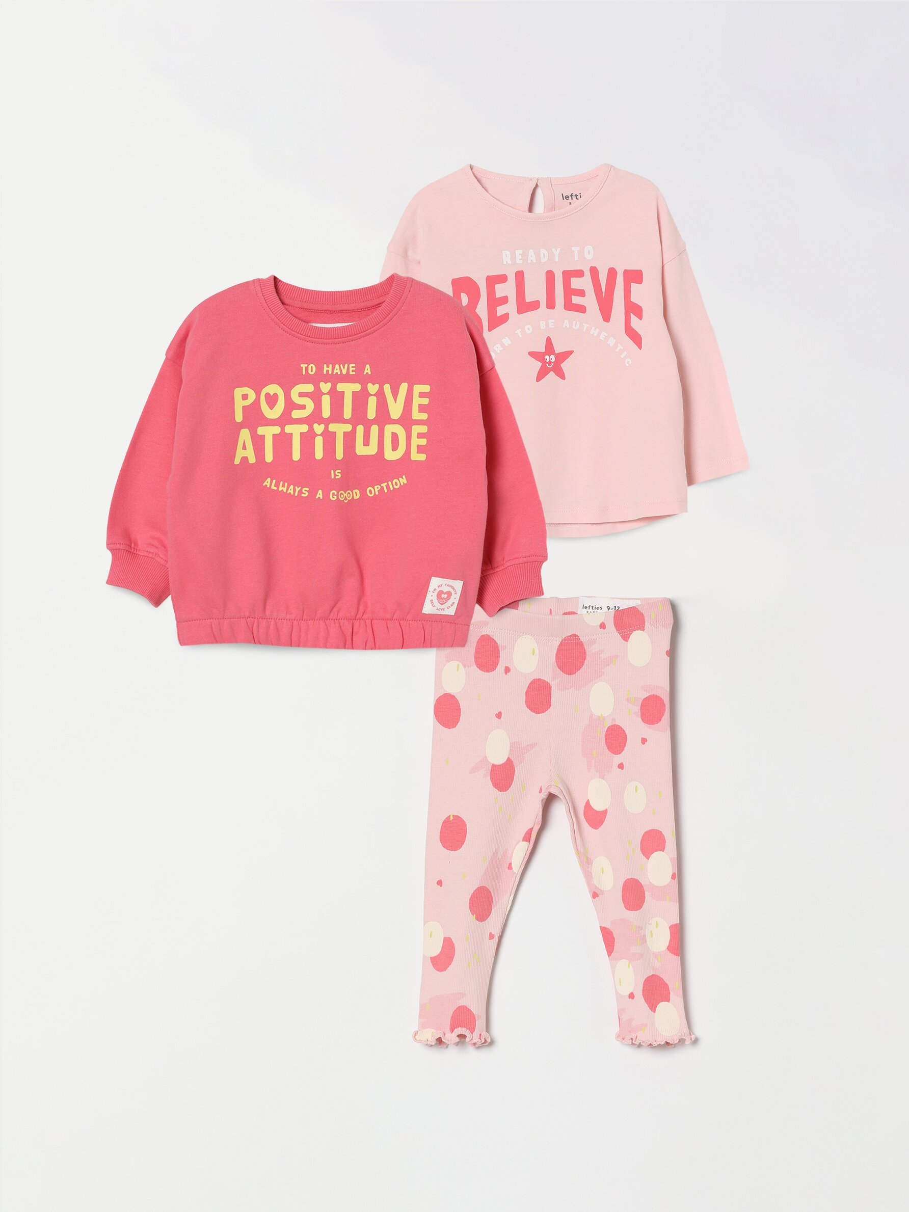 Set de 3 piezas formado por sudadera, legging y camiseta.