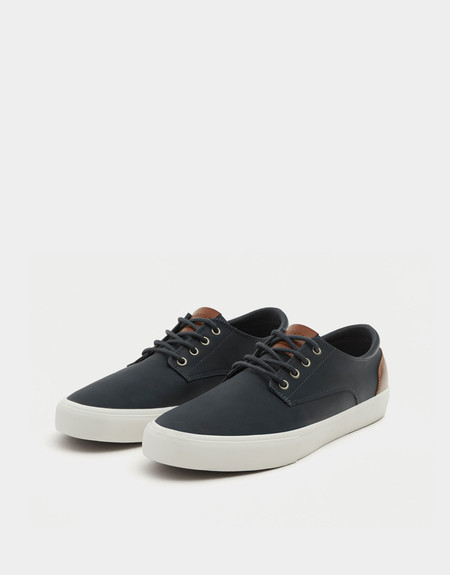 50% de descuento en estas zapatillas summer azul en Pull&Bear: se quedan en sólo 12,99 euros