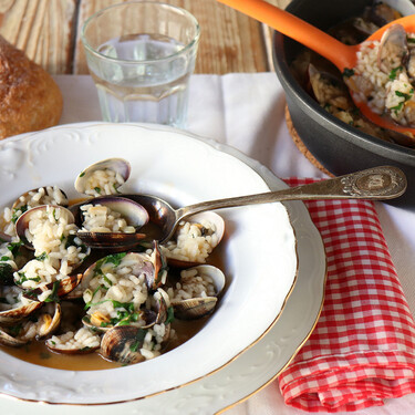 Arroz con almejas, receta fácil para disfrutar cucharada a cucharada