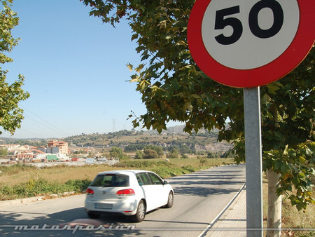 Multa por exceder la velocidad máxima permitida
