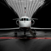 Un 1% de viajeros premium contamina más que el 50% de toda la aviación comercial. España quiere cortarles las alas