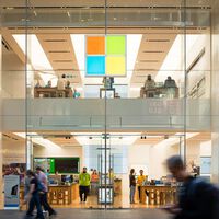 Lo despidieron tras 23 años en Microsoft, pero no puede dejar de ir a la oficina: "me siento responsable de mi equipo" 