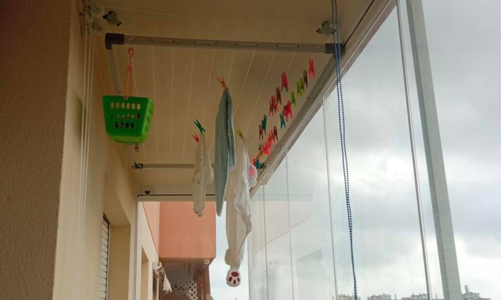 Leroy Merlín tiene el tendedero perfecto para pisos pequeños: aparece y desaparece con solo tirar de una cuerda