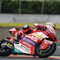 Jake Dixon logra su primera pole de Moto2 en Mandalika mientras que Pedro Acosta vuelve a caerse