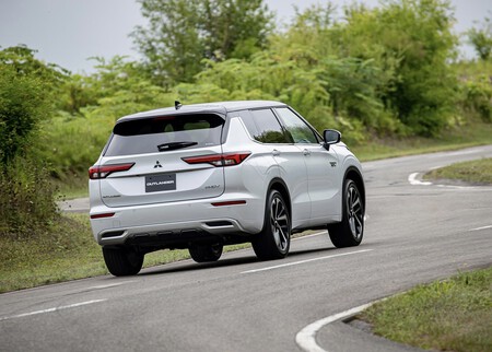 Mitsubishi Outlander 2023 12