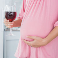 ¿Hay una cantidad segura de alcohol que se pueda beber en el embarazo?