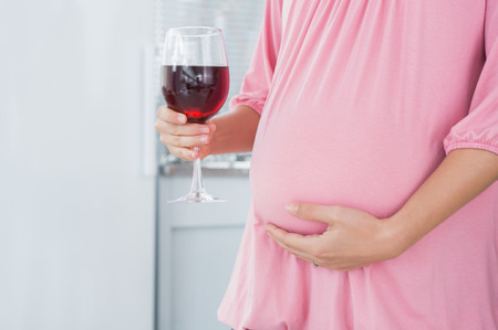 ¿Hay una cantidad segura de alcohol que se pueda beber en el embarazo?