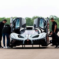 Este youtuber tiene un auto de lujo de 4 millones, pero para conducirlo debe pagar 7,000 euros cada 58 kilómetros 