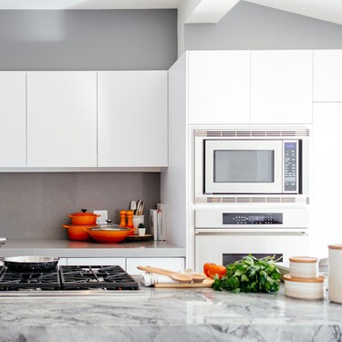 Aldi ha lanzado unos vinilos decorativos ideales para transformar muebles y encimeras: el rollo cuesta menos de 4 euros